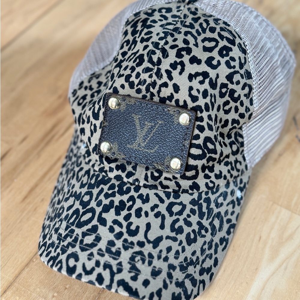 Leopard “lv” patch baseball cap